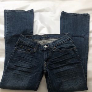 🔥Low rise Levi flare jeans🔥
